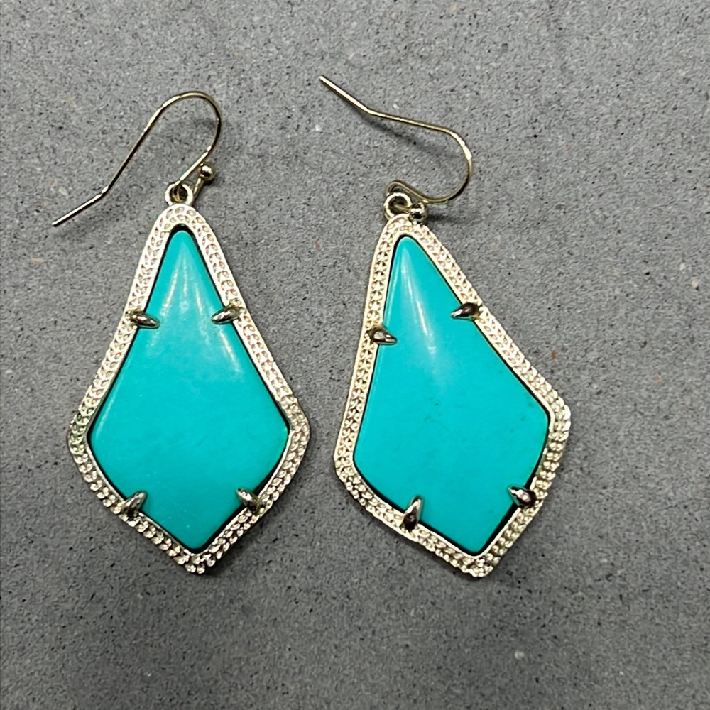 Kendra Scott earrings!